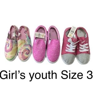 Girl’s youth Size 3 NWT 3 pair summer shoes.